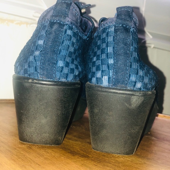 Steve Madden blue cross weave wedge sneakers. - Picture 5 of 5